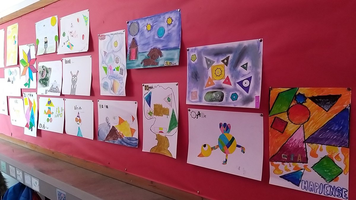 AlqueriaCiclo3's tweet photo. Elaboramos nuestro Picasso en un taller llamado "Mi Picasso". Después de comentar sobre la época cubista con los datos que aportan en bitácora, partimos de diferentes figuras geométricas para hacer una composición a modo de collage dándole color. #AlqueriaPicasso https://t.co/qsL5k3OwDj