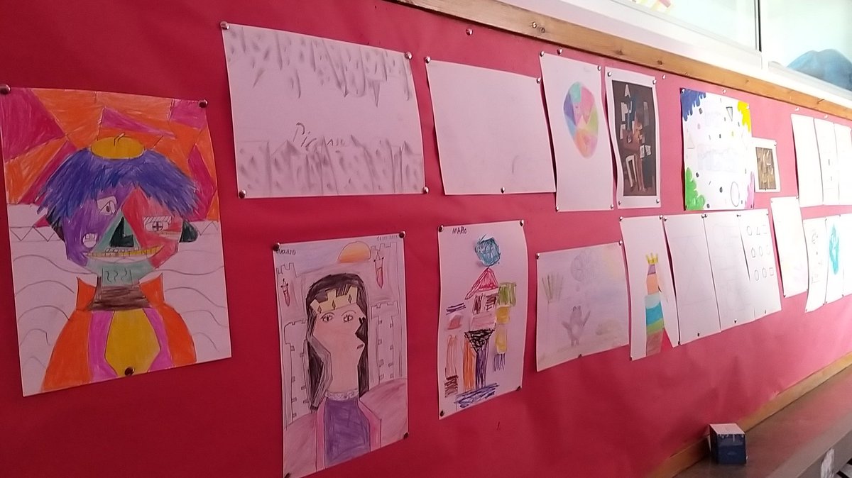 AlqueriaCiclo3's tweet photo. Elaboramos nuestro Picasso en un taller llamado "Mi Picasso". Después de comentar sobre la época cubista con los datos que aportan en bitácora, partimos de diferentes figuras geométricas para hacer una composición a modo de collage dándole color. #AlqueriaPicasso https://t.co/qsL5k3OwDj