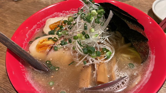 @brightblanc 次はこの店のラーメンを食っていってくれよな(◜ᴗ◝ ) 