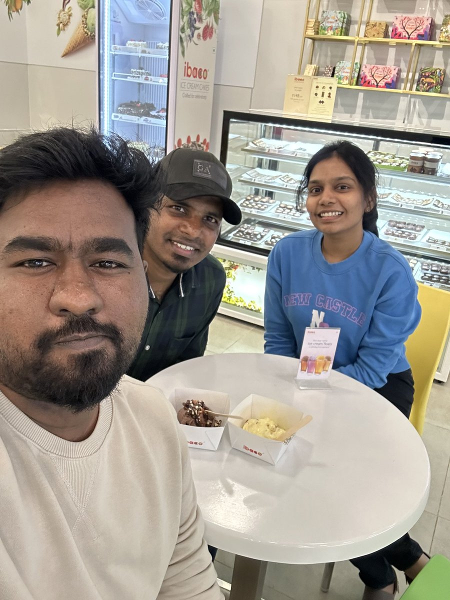 Karthickkaviram's tweet photo. MIA, Never again 👨👨👧❤️
#mesakar #nellore #poselikeidiots #shoppingbagsfull #andhramealsftw #beachdayitwas #bff #friendslikefamily #happywe https://t.co/976ktH5UvP