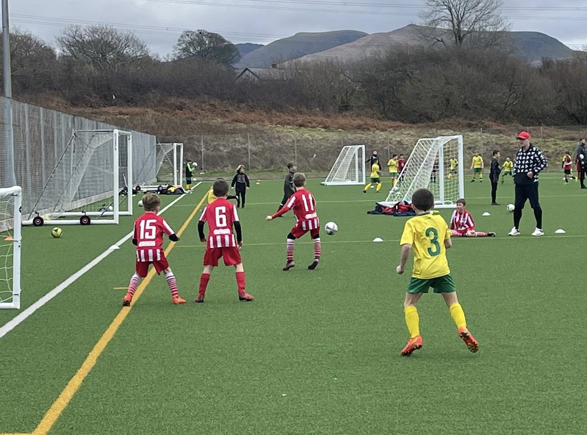 📝| 𝘼𝙘𝙖𝙙𝙚𝙢𝙮 𝙈𝙖𝙩𝙘𝙝𝙙𝙖𝙮 𝙍𝙚𝙥𝙤𝙧𝙩 Some great matches for our academy sides at @CfonTownAcademy over the weekend ⚽️ Great to see the development and lads enjoying their football 👏 cefndruidsfc.com/academy-matchd… More than just a football club ⚫️⚪️