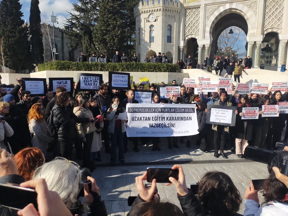 Sayın YÖK başkanımızı öğrencilerinin sesini duymaya davet ediyoruz. Bir süre erteleme ardından okullarımıza geri dönmek istiyoruz. Öğrencilerinizi mağdur etmeyeceğinizi biliyoruz ve size güveniyoruz.  #uzaktan