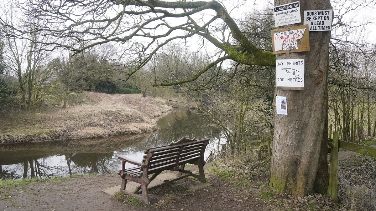 2CutAShortStory's tweet image. Was there an altercation between Nicola and another local at the bench over Willow being off lead, that in some way lead to her death, which was then covered up? #NicolaBulley #peterfaulding #markwilliamsthomas