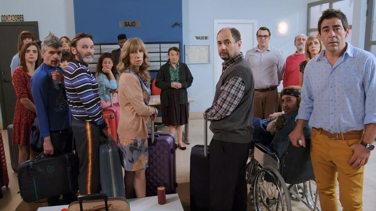 En mi urbanización, el presidente ha negociado que este año pagaremos un bono de 150 euros a la comunidad vecina para poder bañarnos en su piscina. Ante la protesta de muchos vecinos porque la nuestra piscina es mucho más grande y más bonita, el presidente ha explicado que,...