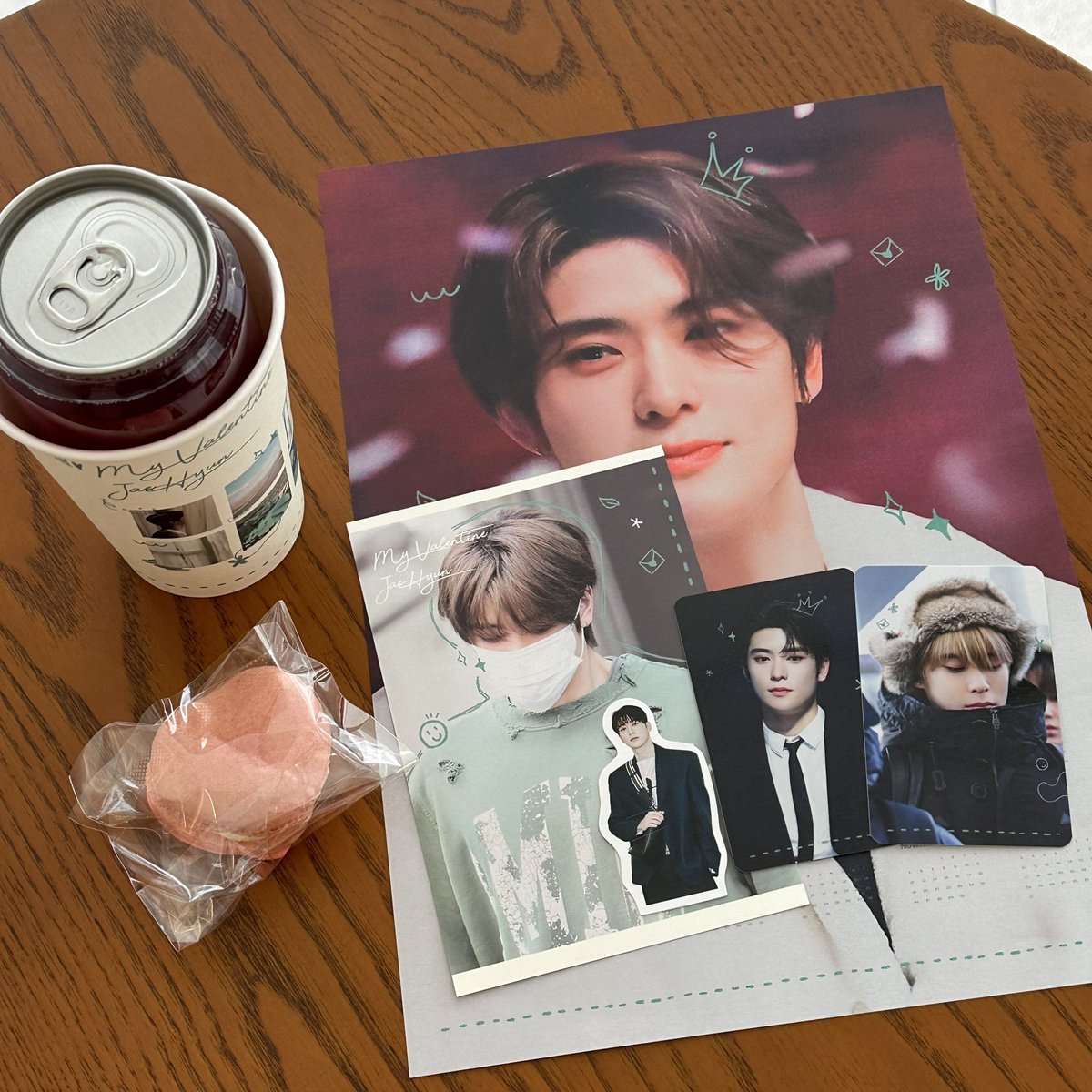 Blissjh02's tweet photo. 📍카페 로제

입구서부터 싱그러운 재현이 배너가💚 계단이 조금 무서웠지만 카페는 깔끔하고 예뻤다 귀여운 재현이 사진이 걸려있어서 미니전시회 느낌 https://t.co/pkUn9bHag6