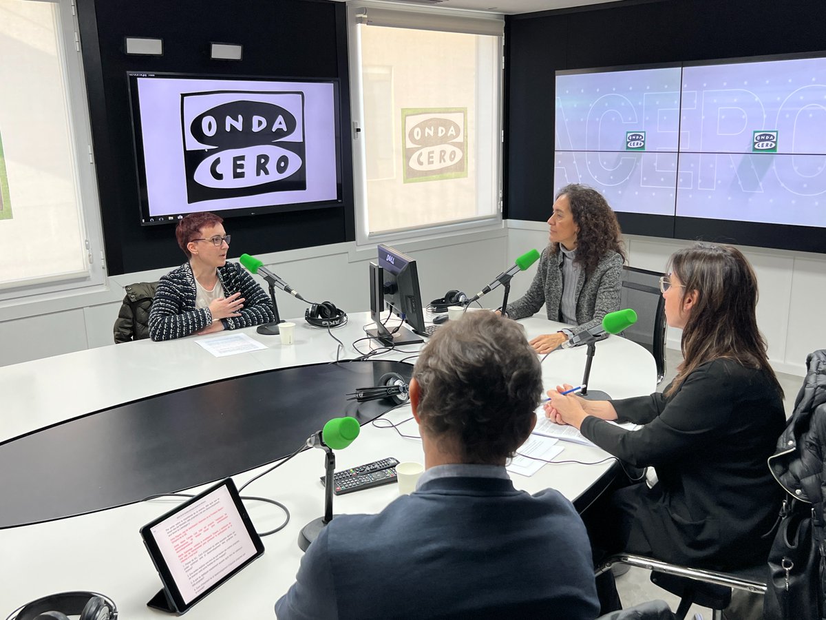 #UBalsMitjans | Investigadors de la UB participen en el programa #Lideratges d'Onda Cero Catalunya per parlar de la importància de les ajudes en els projectes de recerca.

🎙️ Emissió del programa: 

🗓️ 16/02 🕗 De 19 a 20 h
💻 Web Onda Cero

🗓️ 18/02
📻 De 6 a 7 h per FM