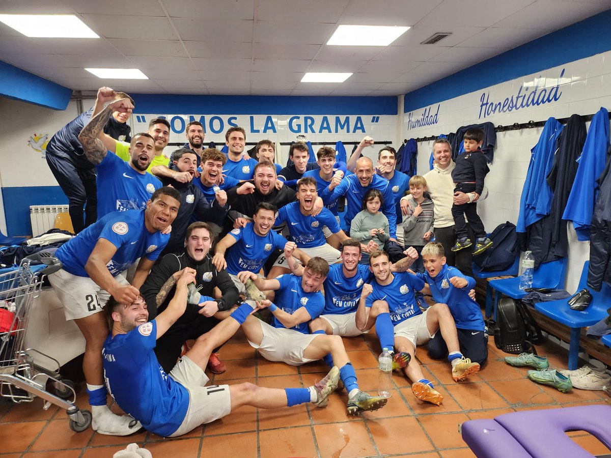 FundacioGrama's tweet photo. 📝 CRÒNICA + 📸 GALERIA • J21 #3RFEFV
⚽️ @FundacioGrama 3-1 @FCVilafranca
✍️ Victòria treballada en un polèmic partit
➡️ https://t.co/ZTDE5qah7g https://t.co/9pOVxvQNWB