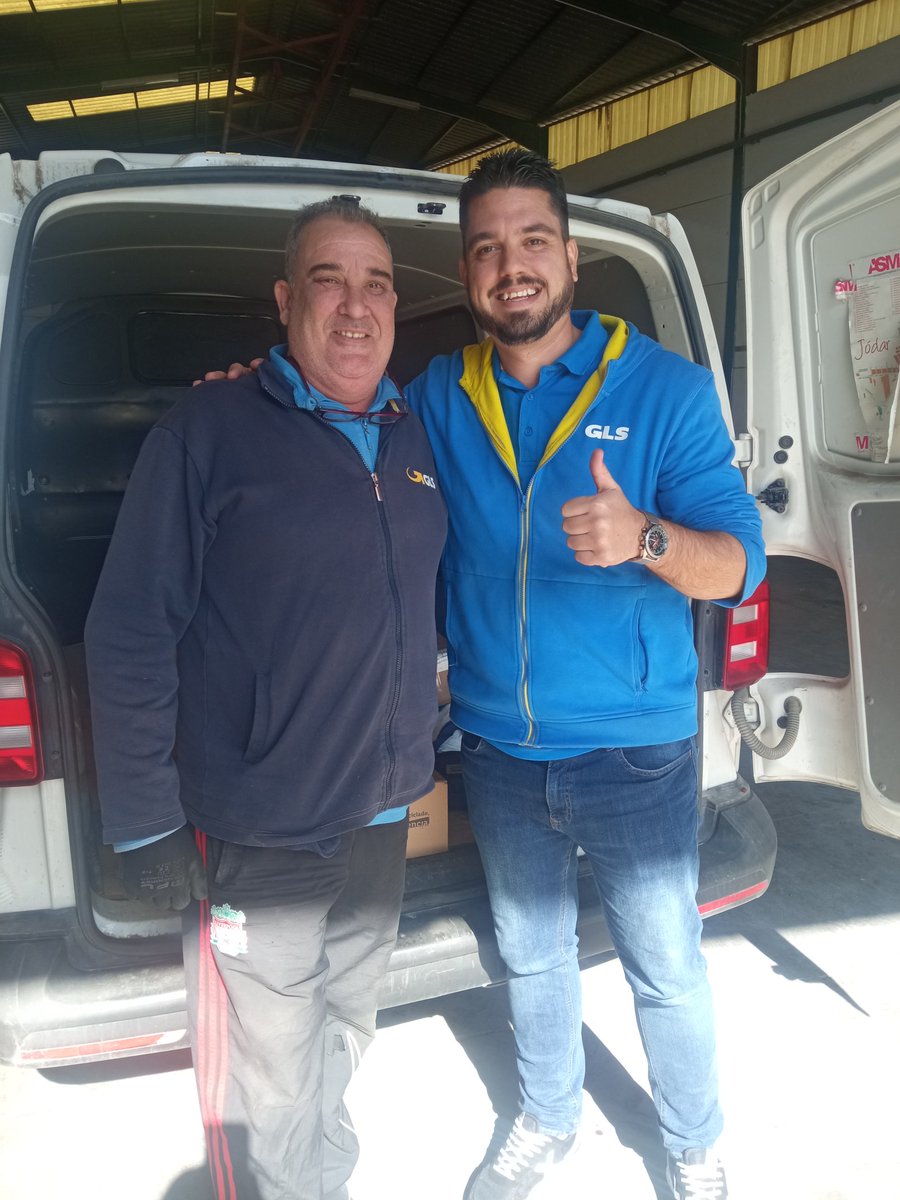 BackofficeSouth's tweet photo. Maravillosa jornada disfrutando del #driverday @GLS_Spain. Es una experiencia única de la mano de Manuel de la agencia 266 Mancha Real. Seguimos!!💪💪 https://t.co/OmrcOhBqr7