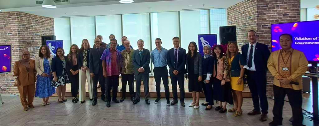 Ivan_McKee's tweet photo. Today I showed my support for the partnership between i3L, University of Dundee and Combiphar, and Indonesian students that will study in Scotland in future. I highlighted Scotland’s wider strengths in life sciences and explored other potential trade &amp; investment opportunities. https://t.co/tMAtmzf5U3