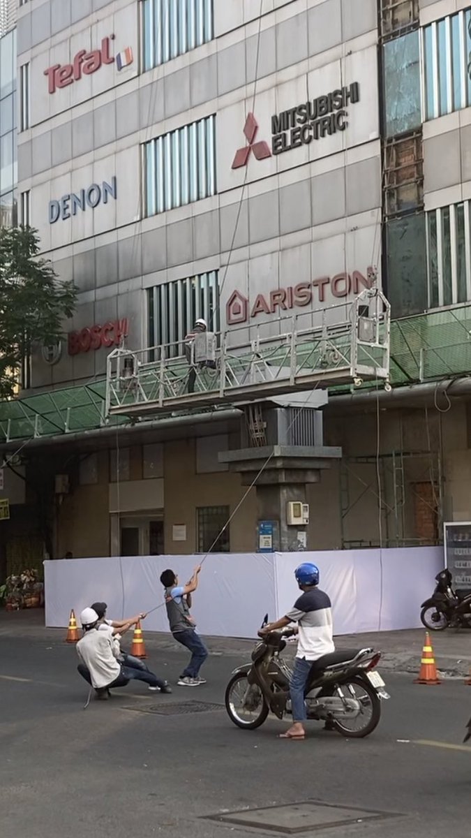 Who needs a lift when you have your mates