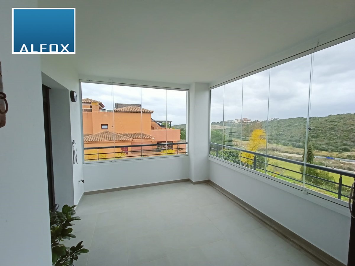 AlfoxRRSS's tweet photo. Empezamos semana y lo hacemos con nuestra última instalación de #cortinasdecristal en #casares en la que nuestro cliente ha creado un nuevo espacio en su vivienda 🏠 gracias a nuestros #cerramientosdecristal.
Más información en https://t.co/4bTe19tSPU o llamando al ☎️ 952 371 077 https://t.co/0qJjxS9tMZ
