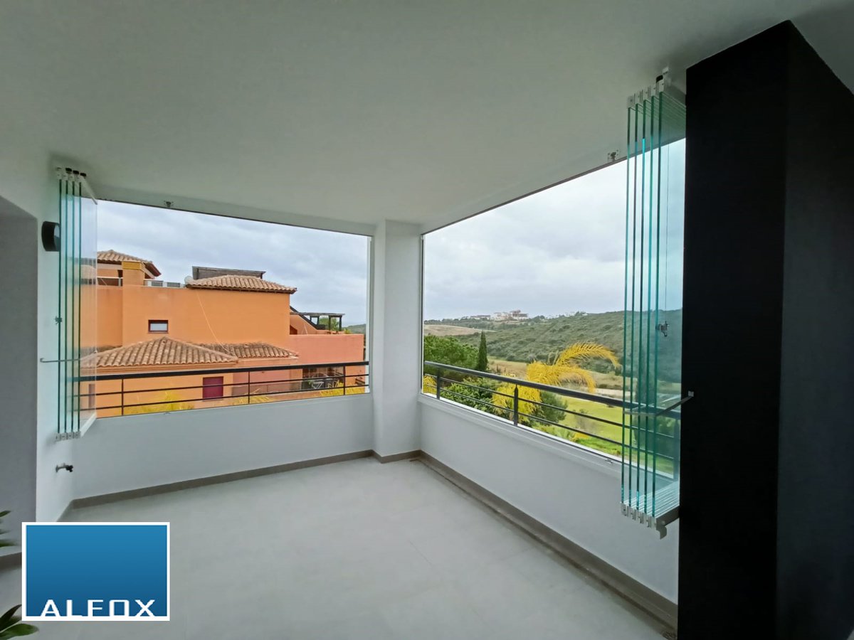AlfoxRRSS's tweet photo. Empezamos semana y lo hacemos con nuestra última instalación de #cortinasdecristal en #casares en la que nuestro cliente ha creado un nuevo espacio en su vivienda 🏠 gracias a nuestros #cerramientosdecristal.
Más información en https://t.co/4bTe19tSPU o llamando al ☎️ 952 371 077 https://t.co/0qJjxS9tMZ
