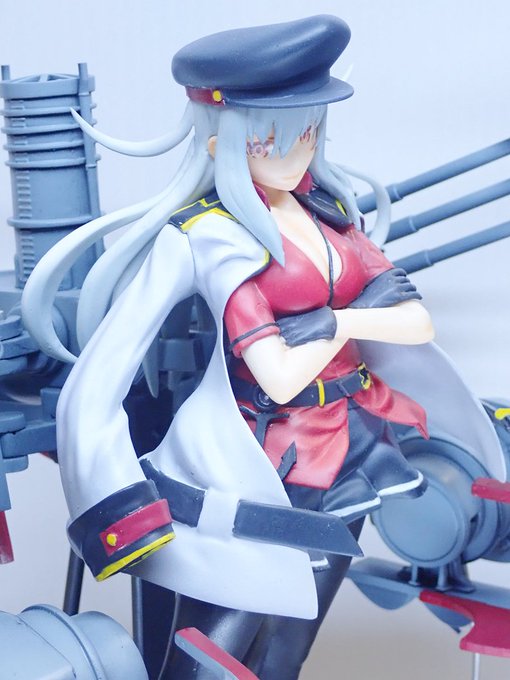 今回珍しすぎることに近い距離でガングートさんをフル艤装で出してるディーラーさんが2人いました。まず被るような事のない艦娘なので会場で見て驚きましたね……
前2枚が空色こよみさんのガングートさん、後ろ2枚がタシュケントも出されているのぎ造船工廠さんのガングートさん。両者共に美人! 