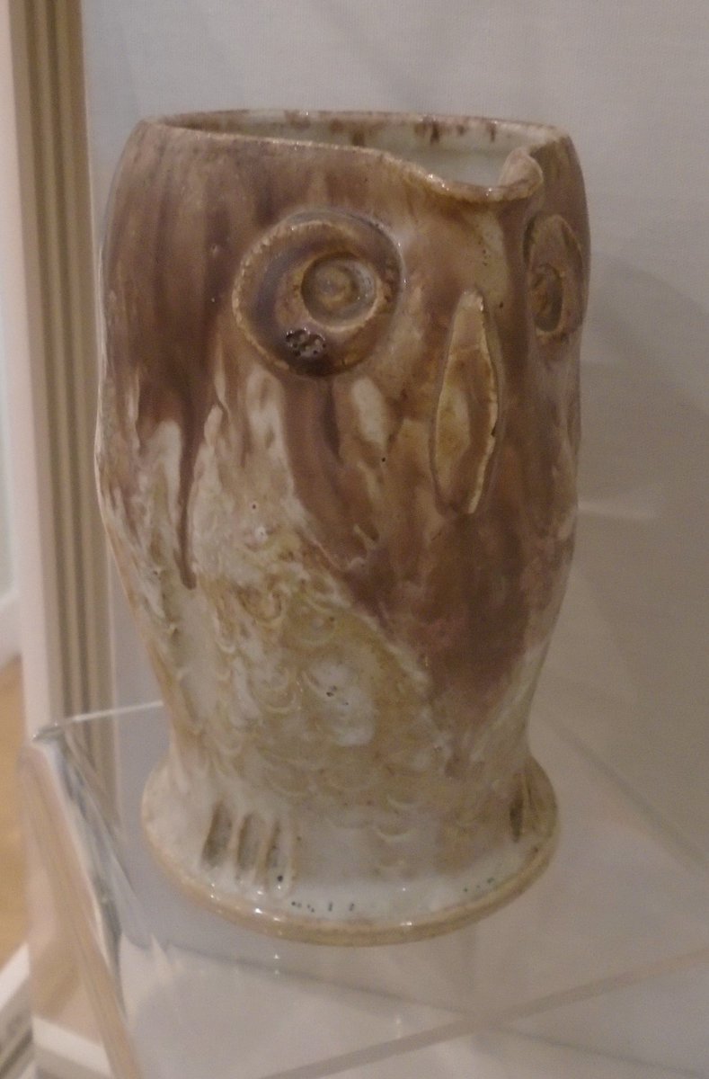 A two-for-one on this post for #SuperBowl 🥣 and #SuperbOwl 🦉. Both pieces are by Guy Champion from Rustington Pottery.
