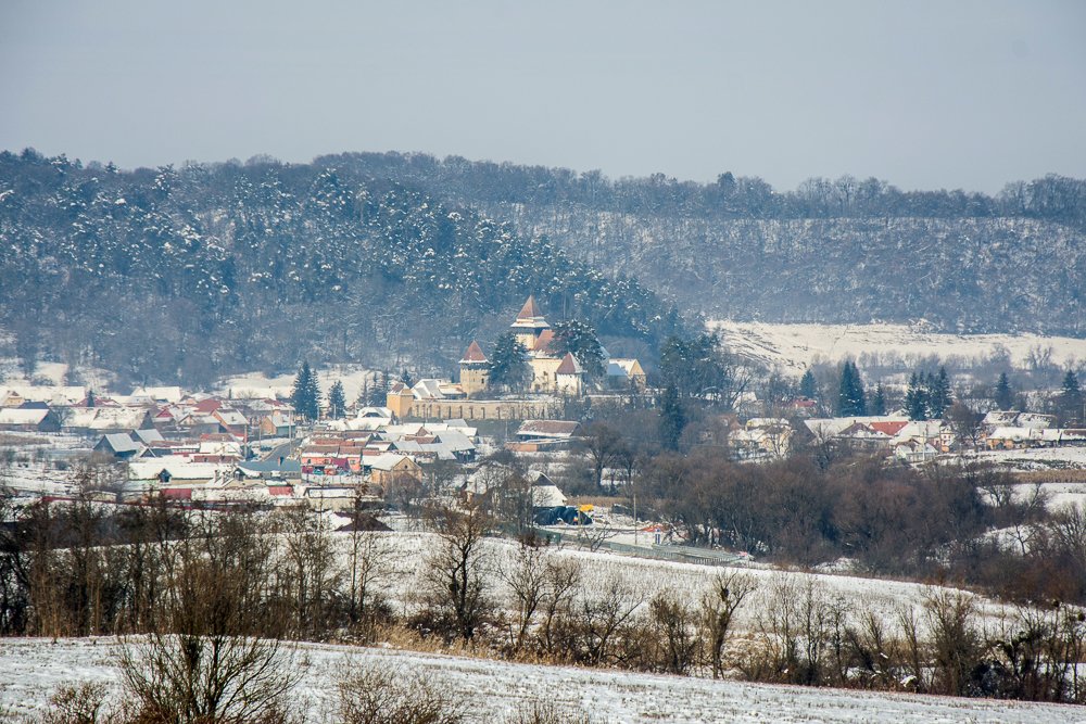 KirchlicheBl's tweet photo. Winterliche @KirchenburgenRO-Landschaft in Siebenbürgen (III): Trappold (#Apold), Agnetheln (#Agnita), Werd (#Vărd) und Zied (#Veseud-Chirpăr) https://t.co/WHEqW92VZt
