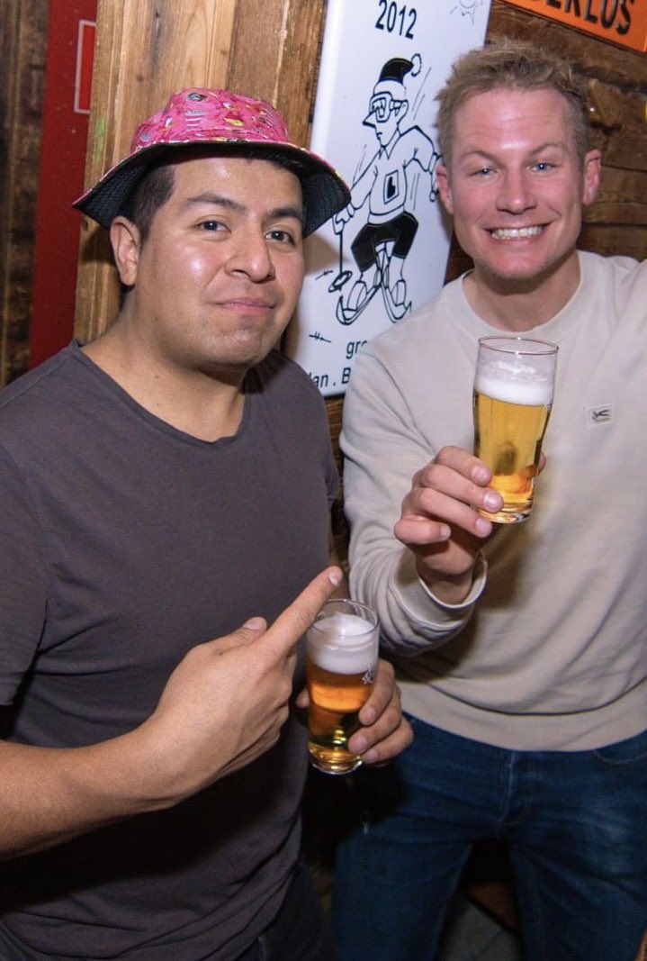 GELUKKIG HEBBEN WE DE FOTO’S NOG! 🔥 🥳 🍻 #FlügelWinterTour <a href="/flugelnl/">Flügel</a>