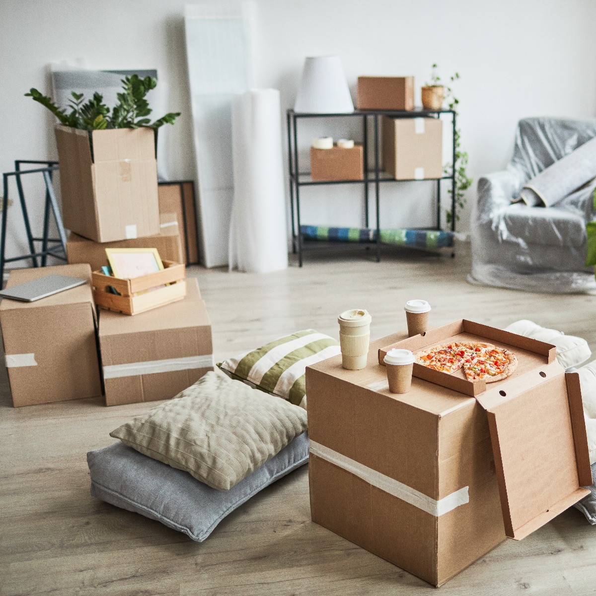 Let's face it, moving into a new home is both equal parts stressful and exciting. With all the packing and unpacking, it can be easy just to order takeout. Here are some fast and easy meals for new homeowners: tinyurl.com/yeyr7vsa