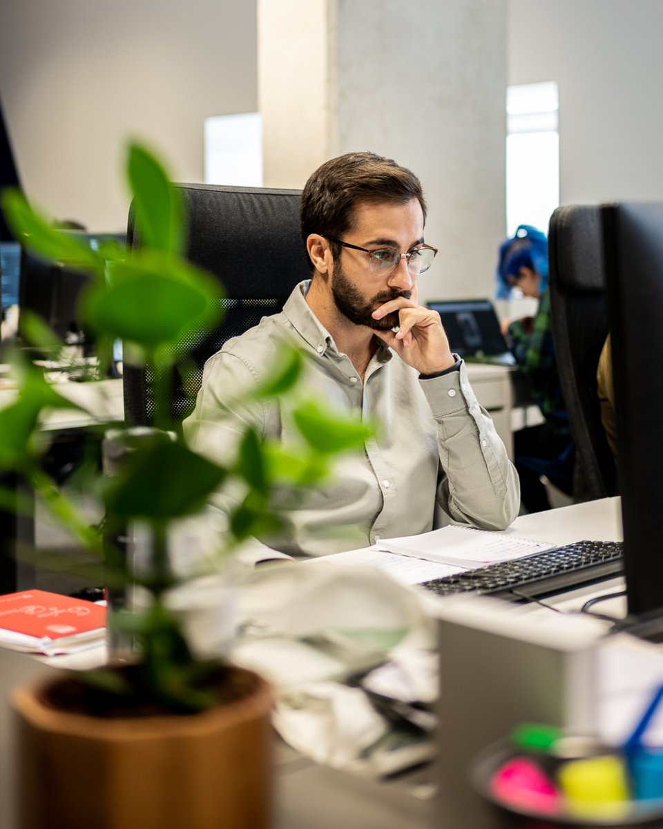 Pixel_Innova's tweet image. ¡Qué concentrado está Sergio haciendo los estudios de keywords para nuestros clientes! 🤯 ¿Sabes para cuántas estrategias dentro del marketing digital aplicamos este estudio? 🤔 ¡Haz tus apuestas en comentarios! #seo #seoespaña #pixelteam #agenciadigital #agenciademarketing