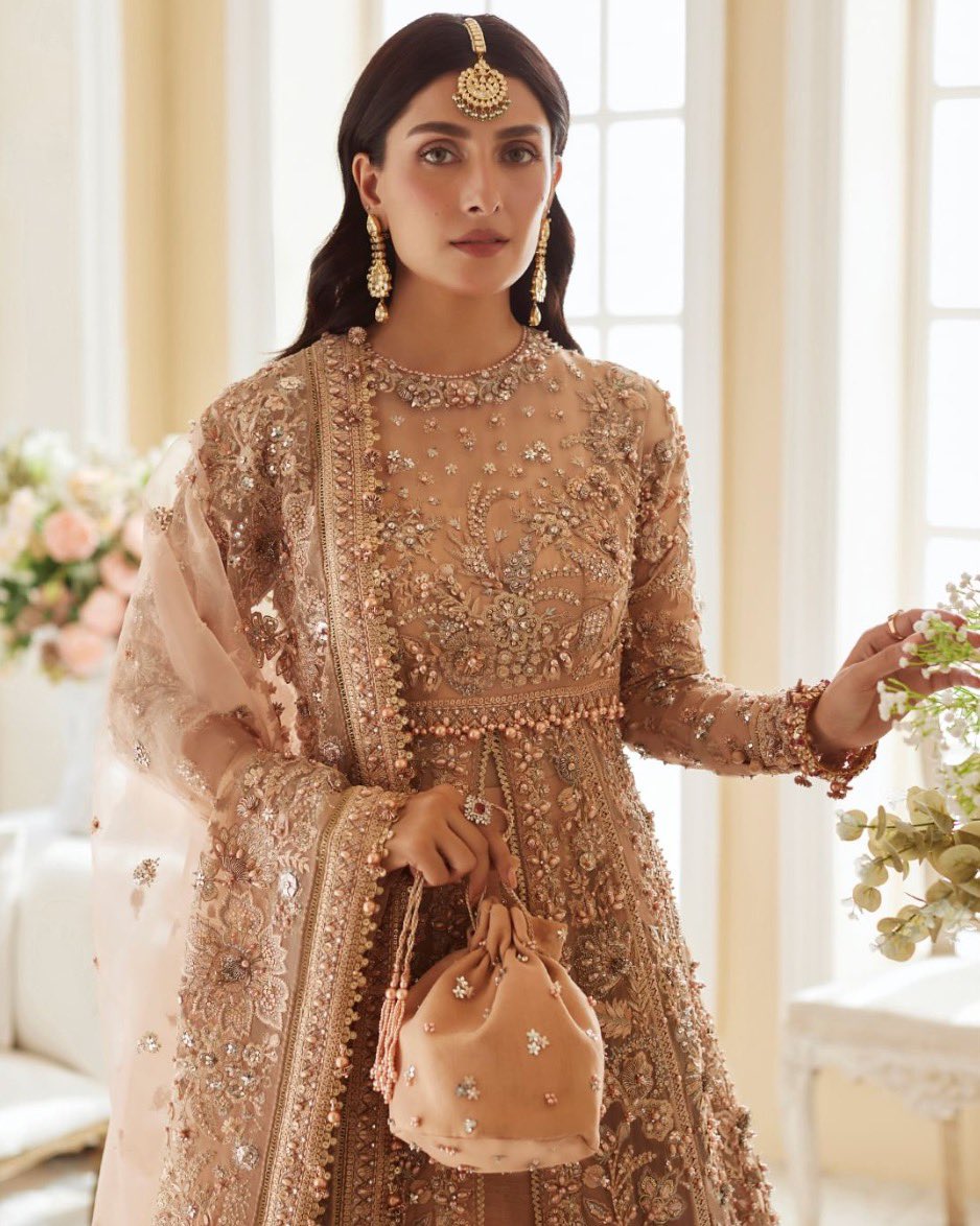 elantweets's tweet photo. Pakistan’s favourite actress, @Ayezakhanak3, steps in the world of glamour with ‘Ariana’ - a stunning design from Élan’s new wedding festive collection.  
Laden with iridescent embellishments, this masterpiece exudes a timeless charm that’s sure to turn heads. https://t.co/zg2s9Qy9oJ