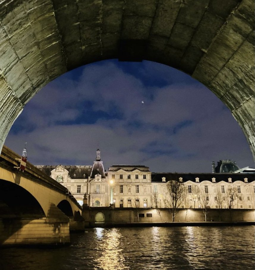 ParisArtDeVivre's tweet photo. [ #photography in #Paris ] 📸 Another enchanting #photo of @MuseeLouvre and the Seine river by 
@BFleuro ...  livinginParis #Parisjetaime #homeinParis #Parisisbeautiful 💛 https://t.co/6ywoEwGfzk