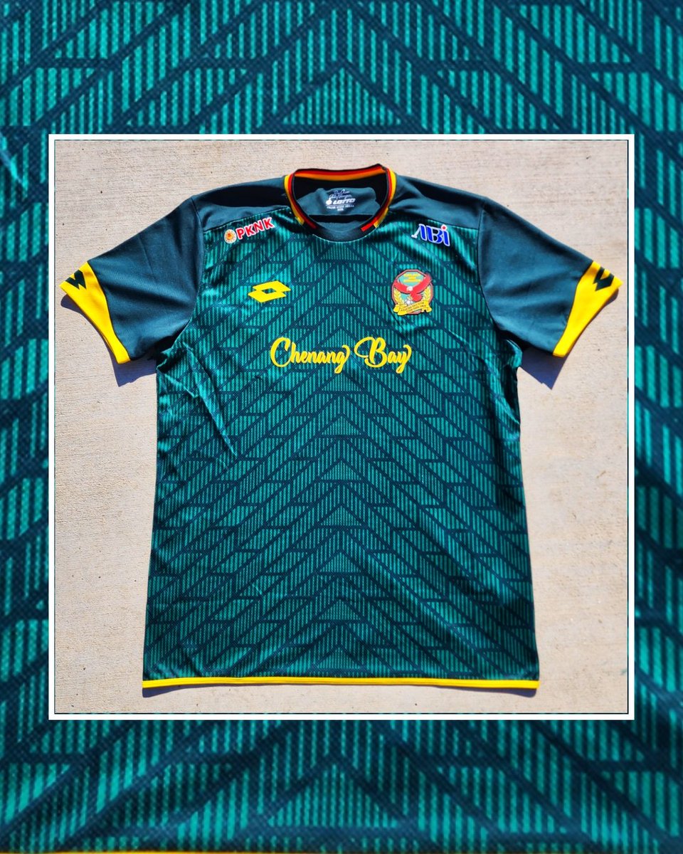 Dhem_boost's tweet photo. #KitOfTheDay ๐๐ผ @kda_fc; @official_kfa 2020 Home Kit; by @lottosport; sponsor by @pknkedah; thanks to @acapkbmclinic
#KDAFC | #LottoSport | #PulunKedahPulun | #SangKenari | #FootballRepublic | #PKNK | #RedEagles | #KedahFA | #Pialaharapan | #LottoFootball | #BadgePorn https://t.co/t9IeRwKElh