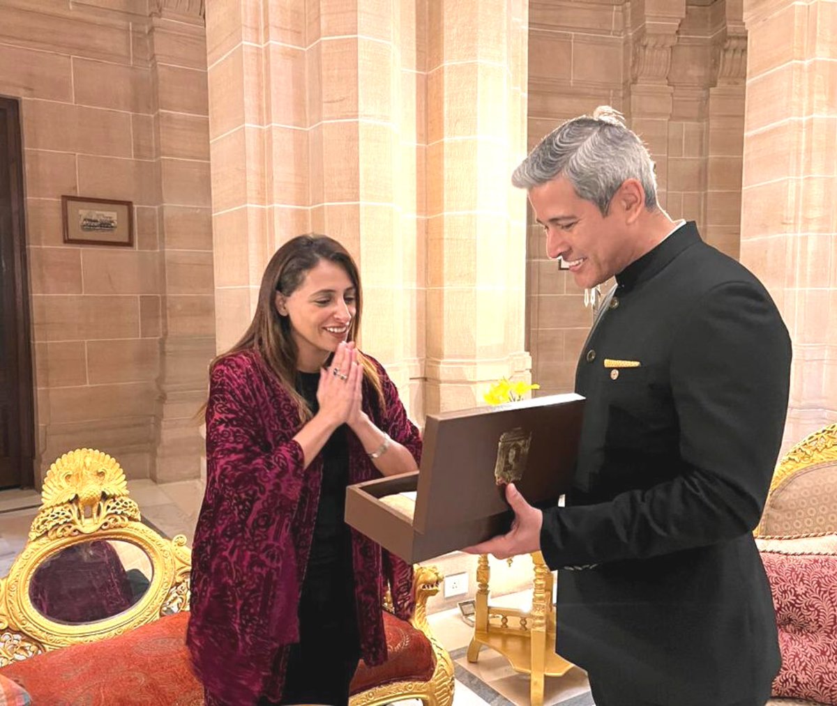 tajumaidbhawan's tweet photo. Princess of Sharjah and CEO and founder of Kalimat Publishing Group, her Excellency @bodouralqasimi is a beacon of empowerment and positivity. 

It was an honour to have her in residence at #UmaidBhawanPalace

#TajHotels #UmaidBhawanPalace #GuestDiaries #VIPVisits https://t.co/QmuRU8u0gs