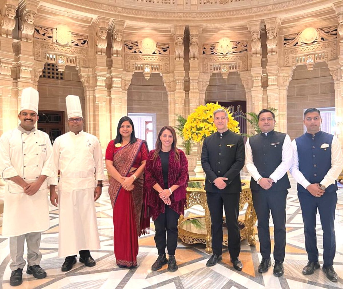 tajumaidbhawan's tweet photo. Princess of Sharjah and CEO and founder of Kalimat Publishing Group, her Excellency @bodouralqasimi is a beacon of empowerment and positivity. 

It was an honour to have her in residence at #UmaidBhawanPalace

#TajHotels #UmaidBhawanPalace #GuestDiaries #VIPVisits https://t.co/QmuRU8u0gs