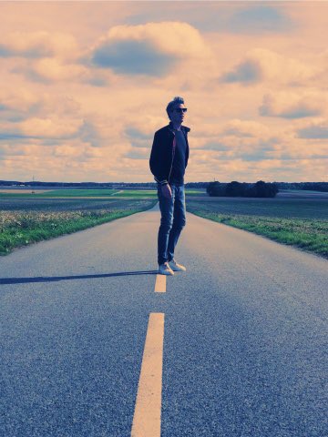 julienjefferso2's tweet photo. Hello les amis bonne semaine à tous ☀️☀️ ##popfrancaise #frenchpop #julienjefferson #folk #frenchfolk #chanson #chansonfrancaise #spotify #deezer #single #playlist #radio #nouvellescenefrancaise #chanteur #acoustique #frenchsinger #music #nouvellescene @spotif https://t.co/HbJMeKsrMH