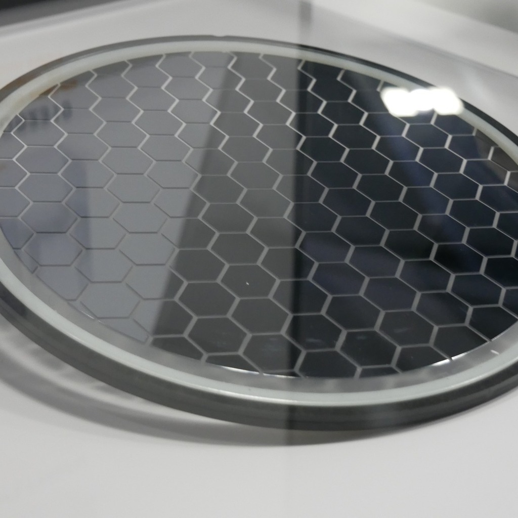 TechTechPotato's tweet photo. Have you ever seen HEXAGON CPUs before? #semiconwest2022 with Dylan Patel from Semianalysis #chip #wafer #silicon #morethanmoore https://t.co/OYq4QNSkID https://t.co/kKOT9VP4wN