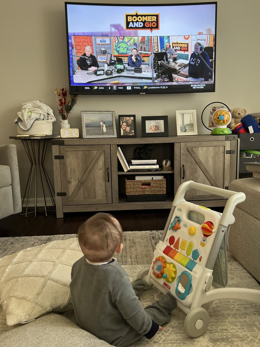LC_718's tweet photo. Teaching him young! Definitely one of his favorite shows. @WFANmornings @7BOOMERESIASON @GioWFAN @Alsboringtweets https://t.co/84vlkiuQzO
