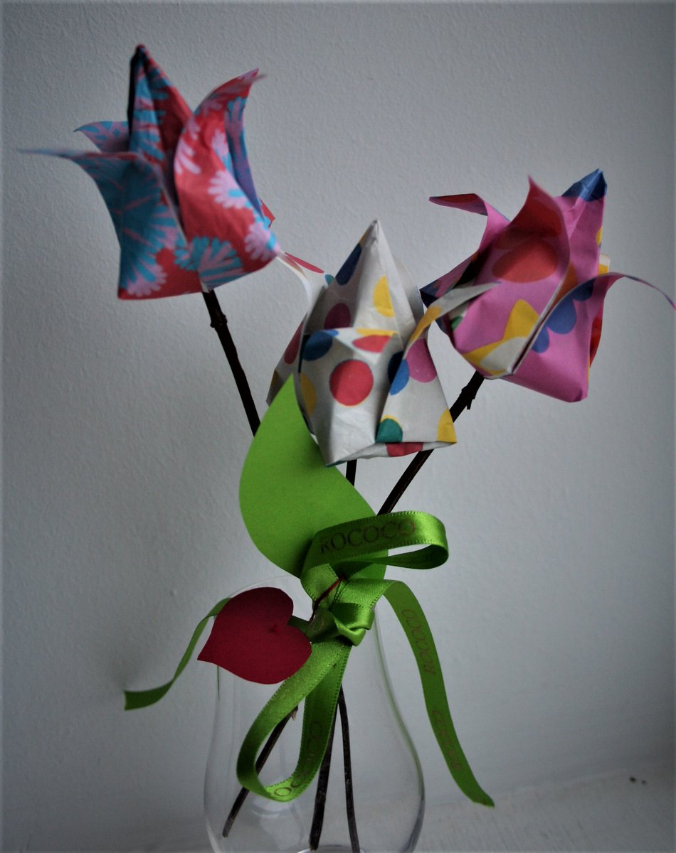 If you're showing some love this Valentine's, how about making an easy-peasy tulip bouquet for s/one you think is rather smashing? Better than buying imported cut flowers. Just pop a stick up their bottoms, as it were, and tie together with a ribbon - tinyurl.com/yc7pmfaf