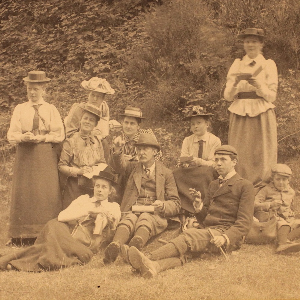 SedgArchivist's tweet photo. Never too late to shine a light on a handful of women who contributed to our understanding of earth sciences &amp; paved the way for future generations 🔎🪨🌱🌋💎👏 https://t.co/Odjaoo0z5U 
#WomenInScience #WomeninSTEM #Trowelblazers #ExploreYourArchive https://t.co/isfcqmviM9
