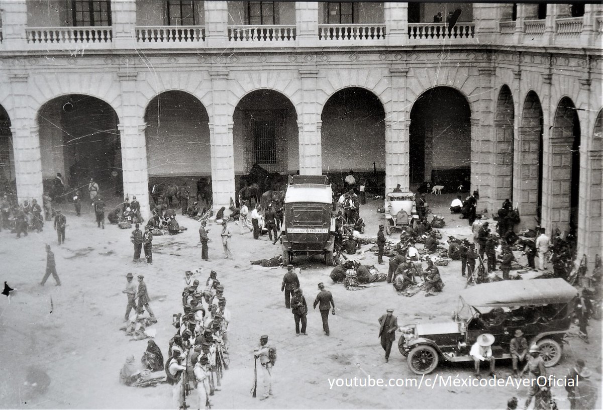 mexdeayer's tweet photo. Interior del Palacio Nacional, donde se ve tropas de militares después de que Francisco I. Madero fuera detenido durante la Decena Trágica. Año de 1913. https://t.co/RzaNYNJu2A