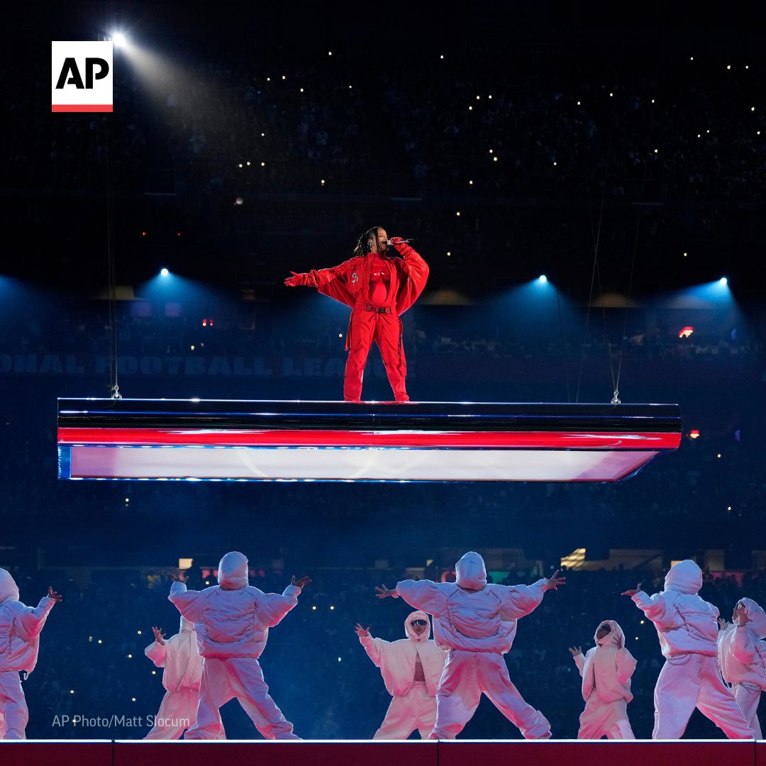 น้องเมล่อนทำได้อยู่🤟🏻 on Twitter: "RT @AP: Rihanna delivered a soaring