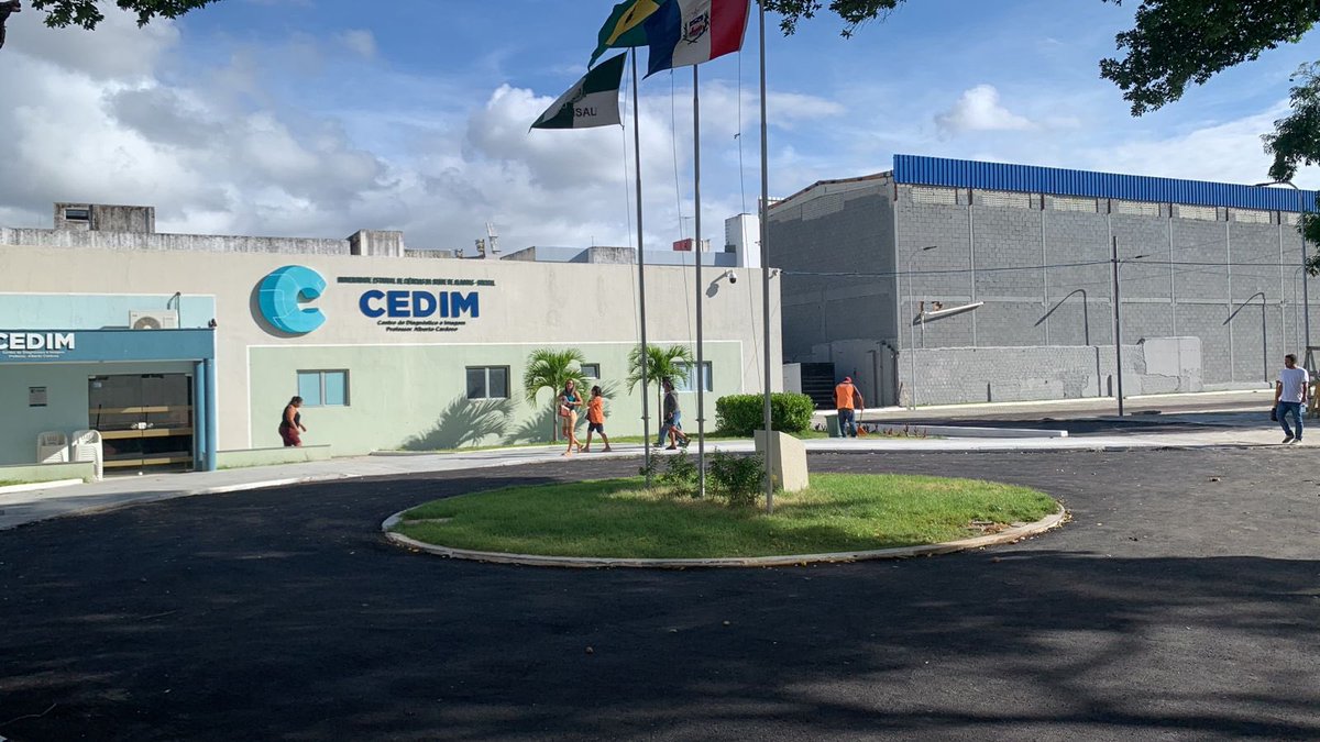 uncisal's tweet photo. Gente, olha só como tá ficando o estacionamento do nosso prédio-sede. 🅿️🚘

Com a reforma e ampliação do nosso estacionamento, teremos 66 vagas para carros, 18 vagas para motocicletas e também vamos contar com um bicicletário. 🚙 🏍️ 🚲 https://t.co/ZEnCuFVdpX