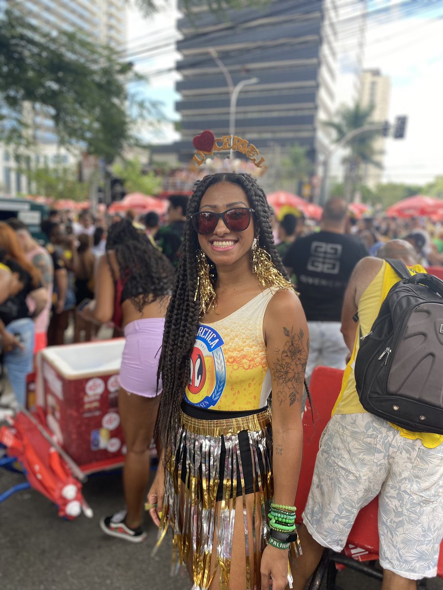 iisa_santana's tweet photo. look do dia 2 🍻💥🔥
#BlocoDaLexa #bloco #sp https://t.co/6LlqJwsJ7g
