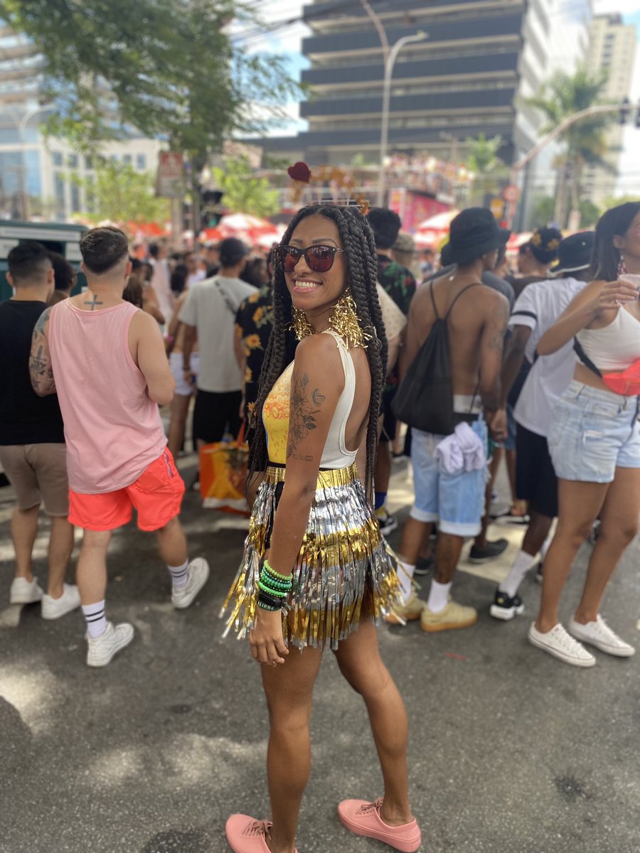 iisa_santana's tweet photo. look do dia 2 🍻💥🔥
#BlocoDaLexa #bloco #sp https://t.co/6LlqJwsJ7g
