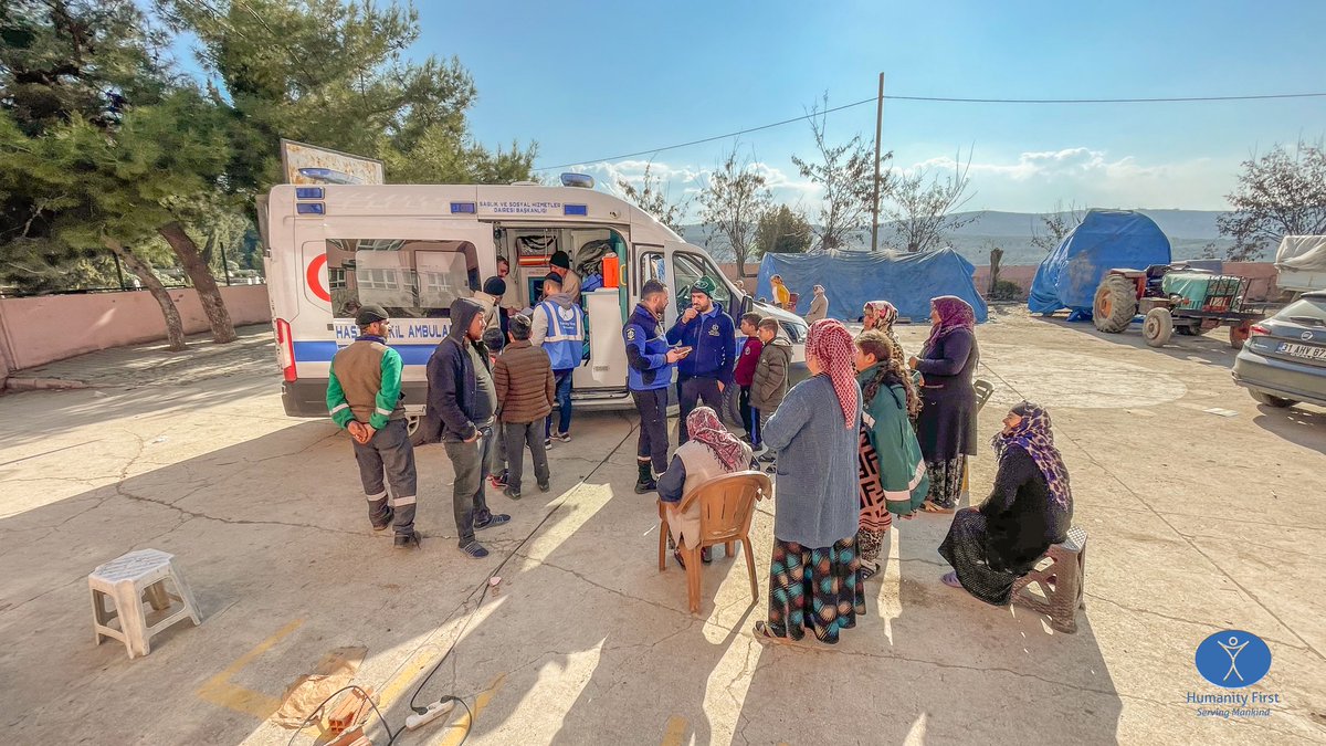 HumanityFirstDE's tweet photo. Erlebe den Einsatz unserer mobilen Klinik in der Krisenregion hautnah! Unsere ehrenamtlichen Ärzte sind bereit, Betroffene durch unsere medizinische Hilfe zu unterstützen. Sei Teil unserer Mission in #Türkiye. https://t.co/g36LHCl4WA