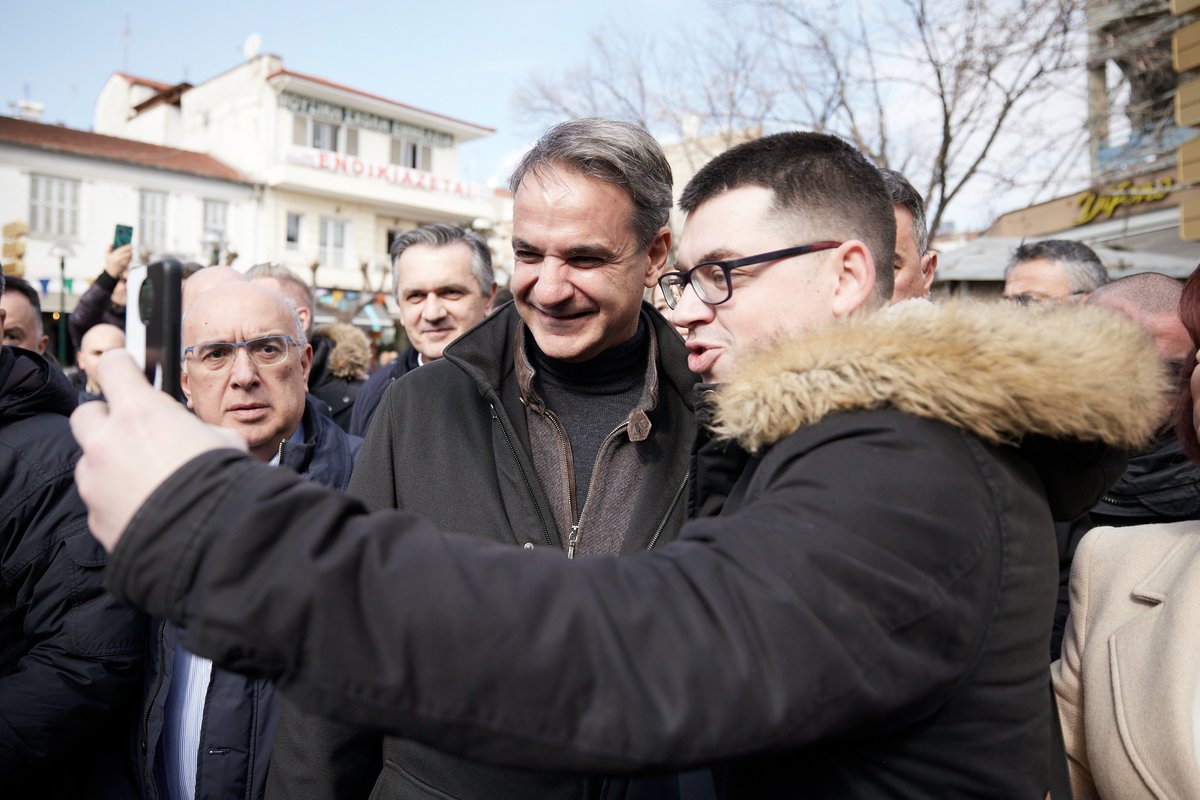 kmitsotakis's tweet photo. Τηρήσαμε τις βασικές μας δεσμεύσεις. Αυξήσαμε τον κατώτατο μισθό, δημιουργήσαμε νέες θέσεις απασχόλησης, κάναμε την Ελλάδα πιο ασφαλή και πιο ισχυρή γεωπολιτικά. Και το πιο σημαντικό, στις μεγάλες δυσκολίες που αντιμετωπίσαμε, στηρίξαμε την κοινωνία. https://t.co/zW59pR9T60 https://t.co/oOdeVYltKM