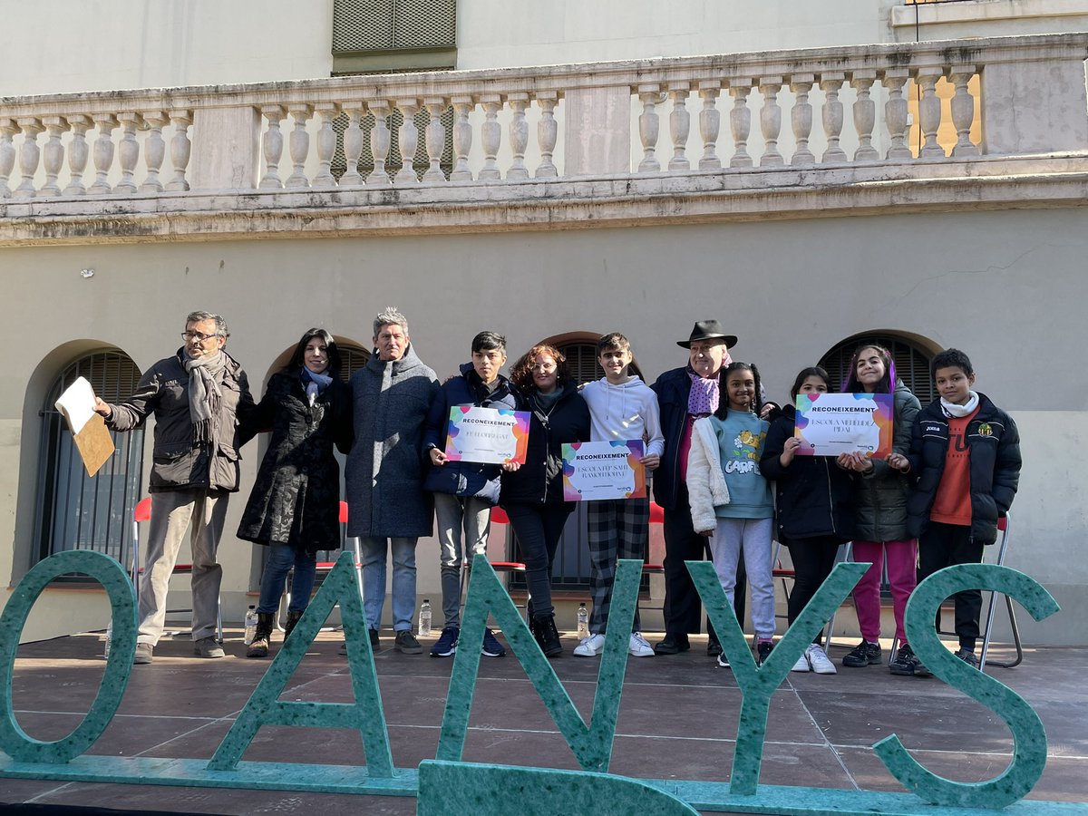 torrebarrinalh's tweet photo. Celebrem el #DiaMundialRàdio amb +350 alumnes i ciutadanes d’entitats de #LHospitalet!

Amb @xeniacasvila @RoxanaFalasco @sunne hem parlat sobre la creació de continguts i plataformes diverses.

Sou inspiració❤️
Gràcies a tota la #ComunitatTB
Demà més😎

#10anysTorreBarrina https://t.co/ybW6EIeJol