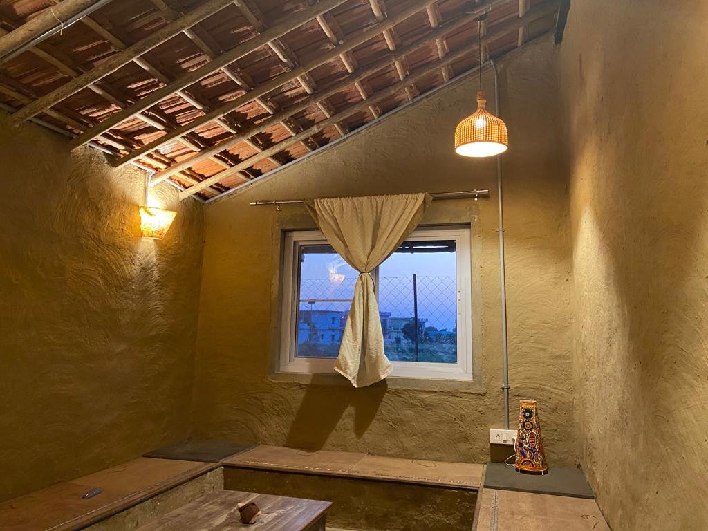MrigankPuri's tweet photo. Some backdrop first ...

We've been building a debt-free, food-producing, energy-efficient home for ourselves

&amp; it's been a couple of years now (since the inception of the idea). https://t.co/TasSG0lpdi
