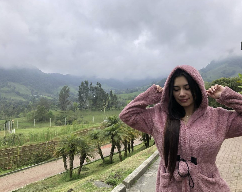 Ellie1Mitchell's tweet photo. Wanna get lost with me in this paradise? https://t.co/WPeFjprD1Z