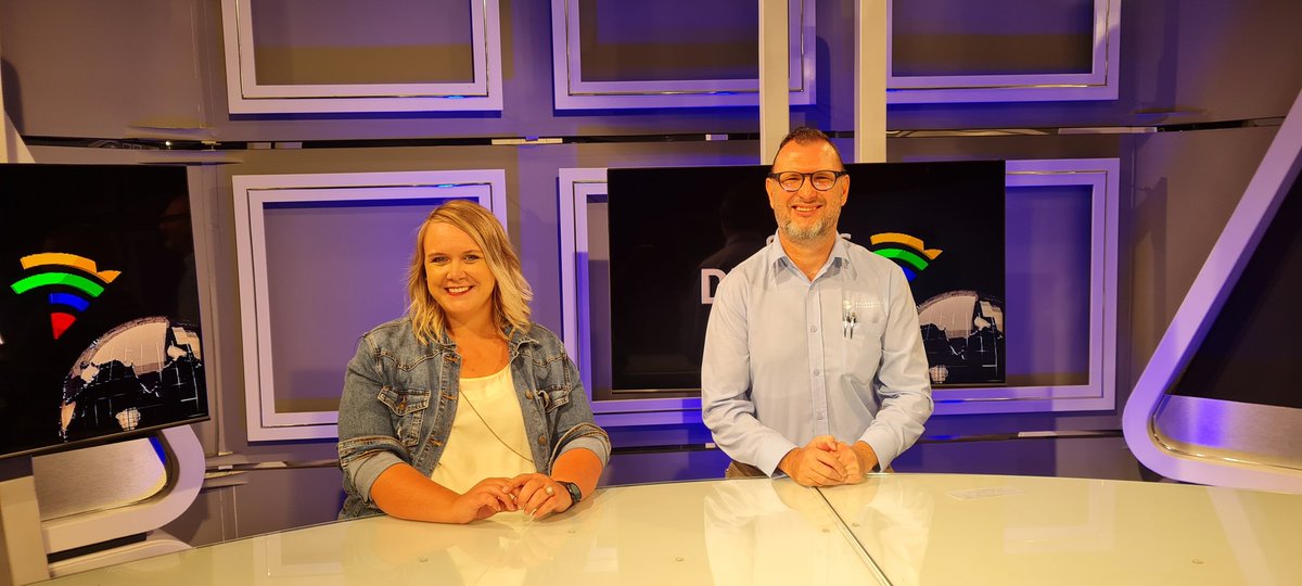 Bianca Smit (@bianca_smit7) on Twitter photo Vandag het die <a href="/solidariteit/">Solidariteit</a> Kommunikasie- en bemarkingsnetwerk verskeie radiostasies oor die land gaan besoek. Vir my en <a href="/derekmans1/">Derek</a> was dit 'n besonderse dag om <a href="/zarsg/">RSG 100-104FM</a> te kon gaan besoek. <a href="/SuzannePax/">Suzanne Paxton</a> jy was 'n fees om te ontmoet. Vandag het die <a href="/solidariteit/">Solidariteit</a> Kommunikasie- en bemarkingsnetwerk verskeie radiostasies oor die land gaan besoek. Vir my en <a href="/derekmans1/">Derek</a> was dit 'n besonderse dag om <a href="/zarsg/">RSG 100-104FM</a> te kon gaan besoek. <a href="/SuzannePax/">Suzanne Paxton</a> jy was 'n fees om te ontmoet.