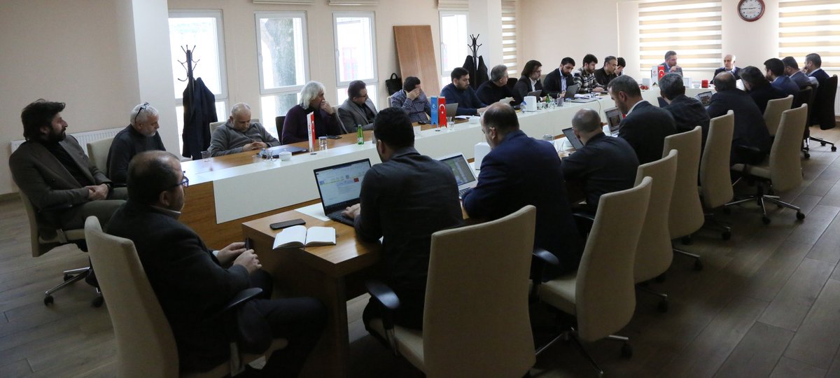 #deprem in ilk gününden bugüne bölgedeki gelişmeleri takip ettiğimiz kriz masası bugün çalışmalarını Genel Başkanımız <a href="/yusuftulun/">Yusuf Tülün</a> 'ün riyasetinde gerçekleştirdi. Toplantıya Genel Başkan Yardımcımız <a href="/israfilkisla/">İsrafil KIŞLA</a> da katıldı.
Beraberiz Türkiye 🇹🇷
#afet