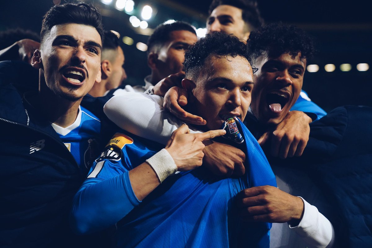 almeidaavera's tweet photo. não se explica, sente-se 💙 https://t.co/ZnydeFMfs6