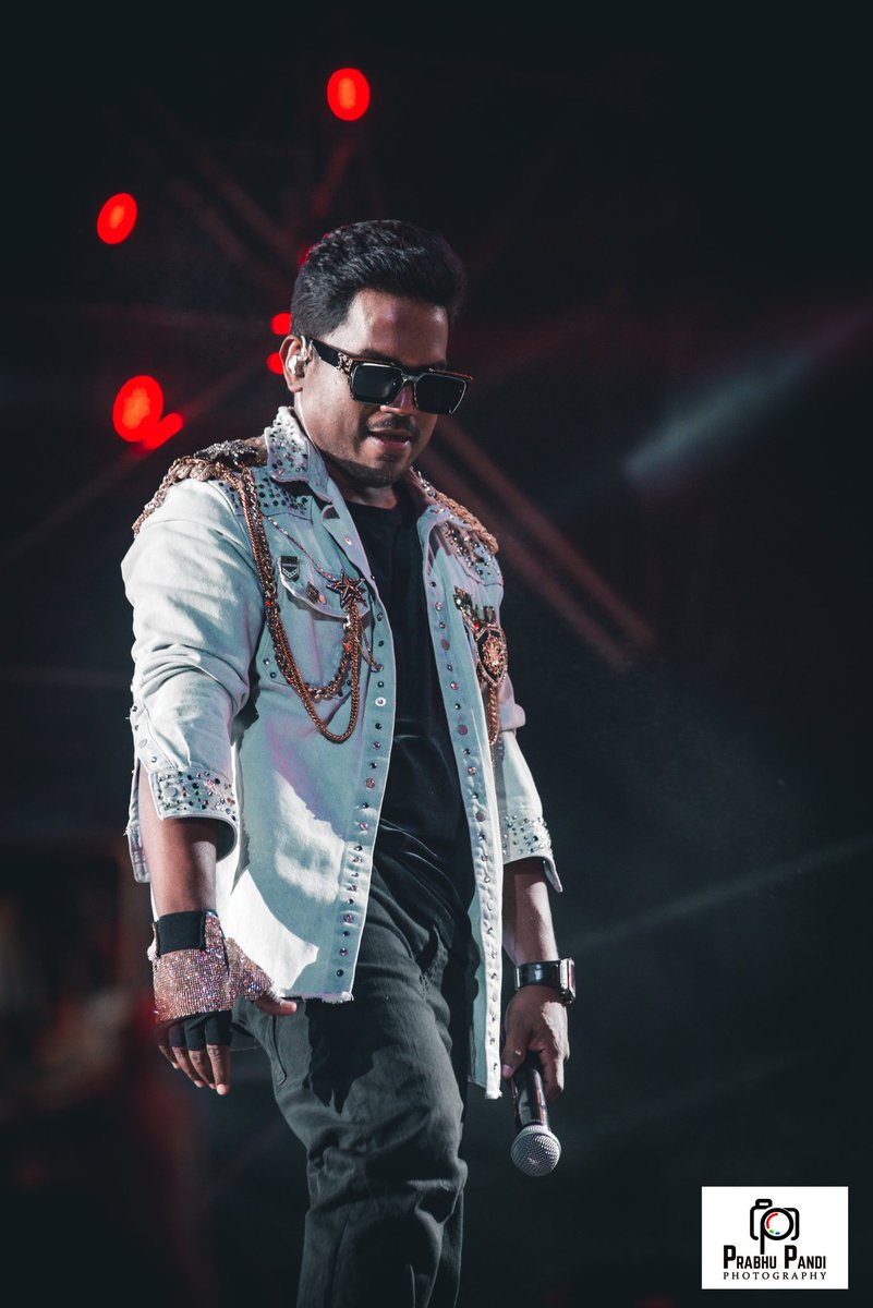 PrabhuPandi10's tweet photo. #DatewithYuvan #vibewithyuvan #YuvanLiveInConcert #YuvanShankarRaja @thisisysr #prabhupandiphotography #moraiscity #moraistrichy https://t.co/2T2o3PAXkb