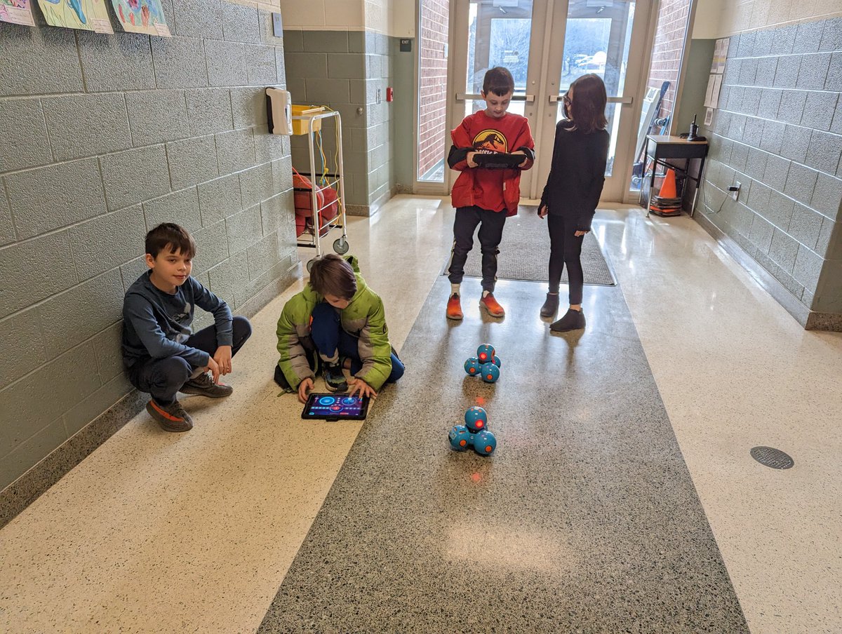 Because robots are fun! <a href="/WrightsvilleElm/">Wrightsville Elem</a> #eyedge