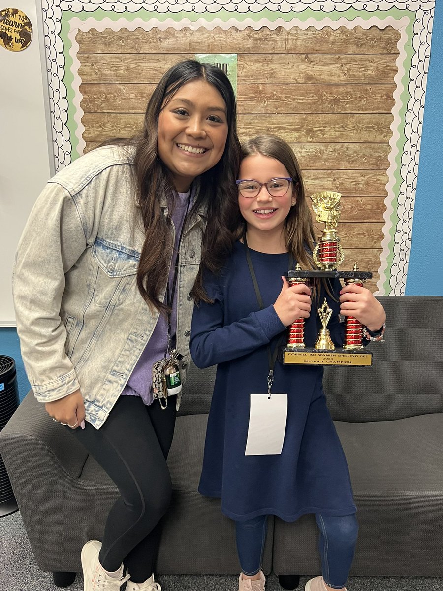 Congratulations Stella for winning our district’s Spanish Spelling bee!#CISDESLBIL #DCETrailblazers