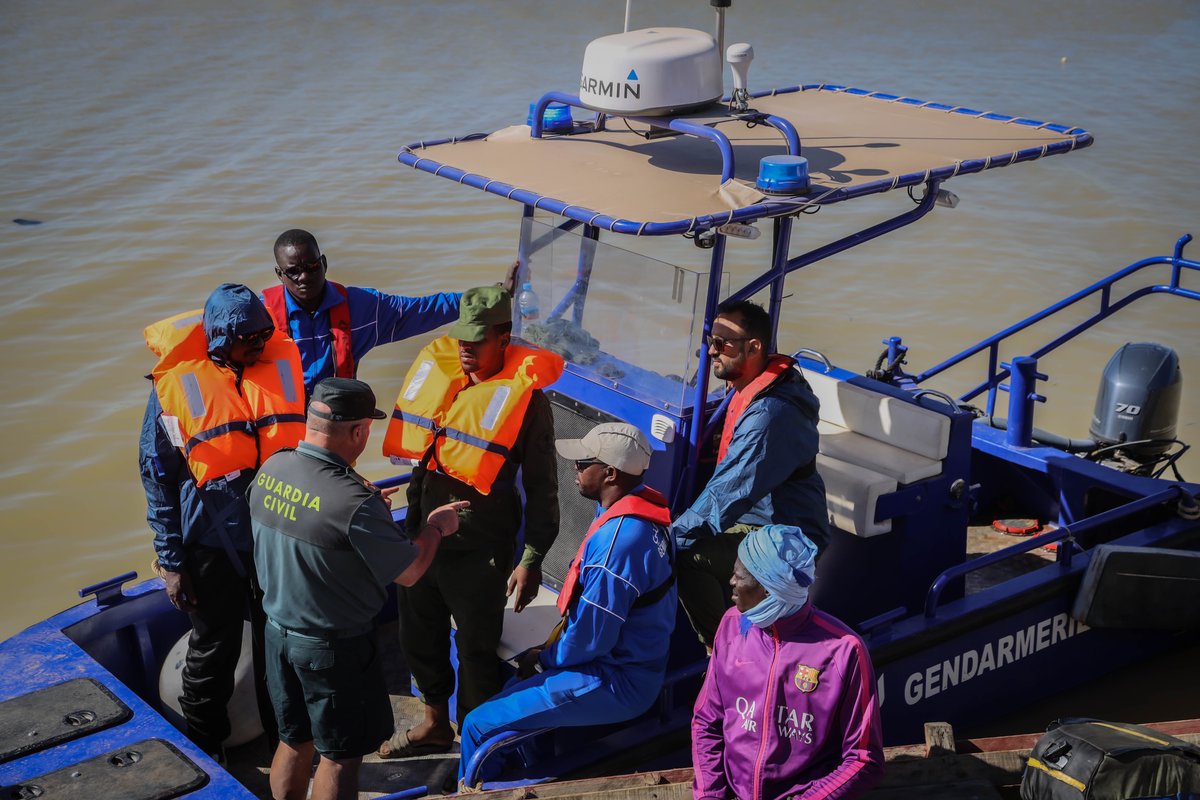 ¿Sabías que trabajamos también fuera de nuestras fronteras en #cooperación? 

En en el proyecto 🇪🇺 de la @FIIAPP 🇪🇸 en #Mauritania 🤝acompañamos a la Gendarmería Nacional 🇲🇷 para mejorar la seguridad marítima y salvar vidas en accidentes fluviales. 

#TalentoPúblico #SECI