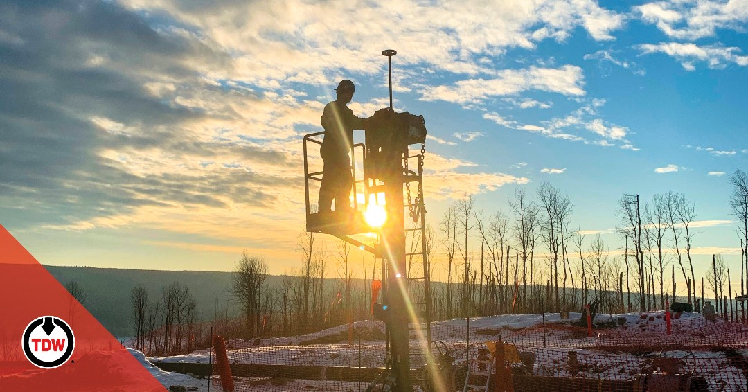 TD_Williamson's tweet image. Trained to excel in all conditions, TDW HT&amp;amp;P technicians work long hours even when the days are short and the temperatures are frigid. 

Photo by Liam Gerard, Edmonton, Alberta, service center.

#TDW #pipelineservices #fieldtechnicians #pipelineisolation

bit.ly/3u8xFfx